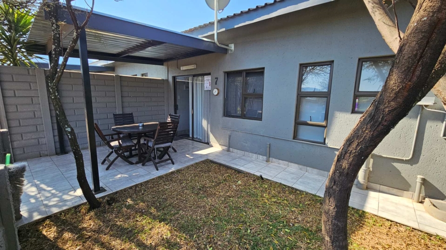To Let 1 Bedroom Property for Rent in Melodie North West
